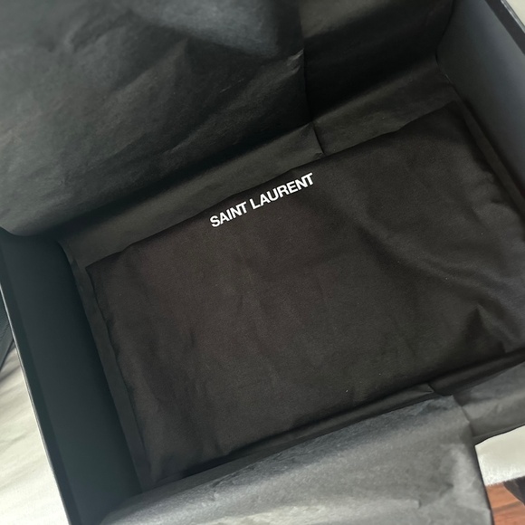 Like New! YSL Sunset Medium in Smooth Leather - Picture 5 of 8